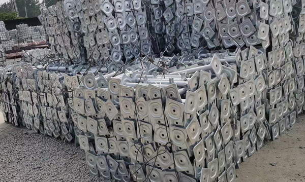 絲杠，上下托庫(kù)存區(qū)